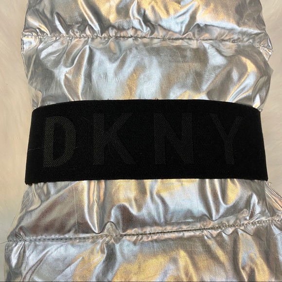 NEW DKNY Silver Quilted Puffer Scarf - Picture 6 of 6